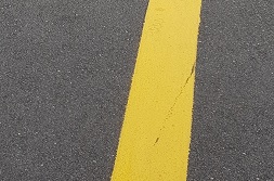 Single yellow line