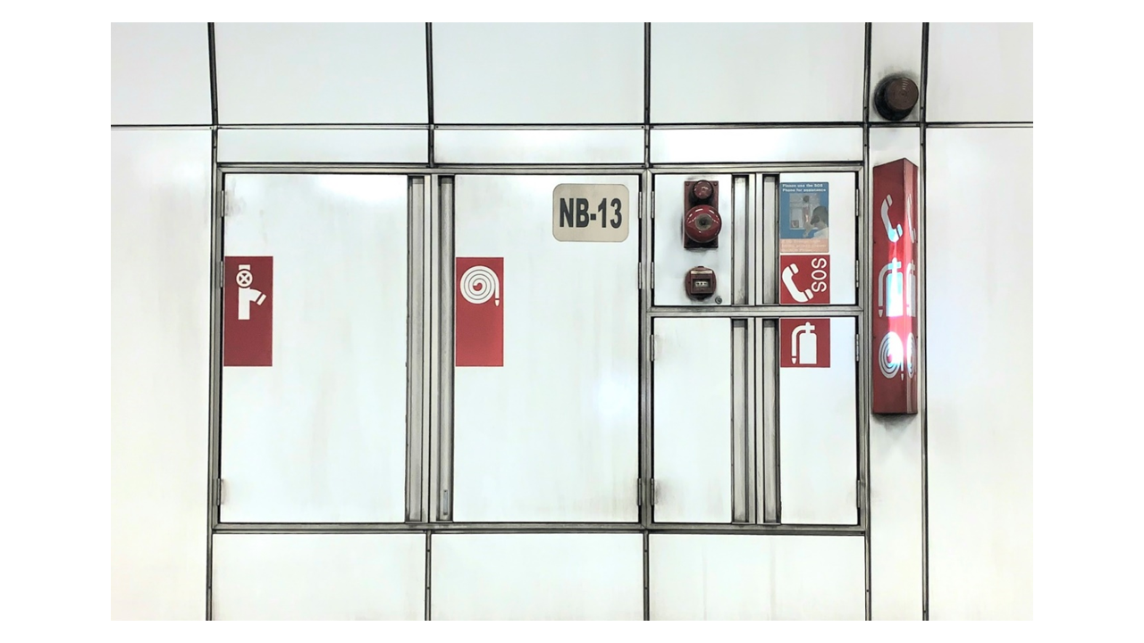 Closed fire service cabinet